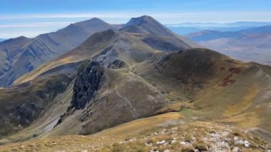Eylül ayının sonbaharında İtalya 'nın başkenti Marche bölgesinde Argentella Dağı' nın tepesinden güzel bir manzara.