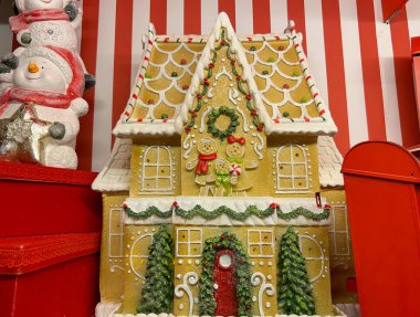 Noel 'in güzel zencefilli kurabiye evinin ayrıntıları