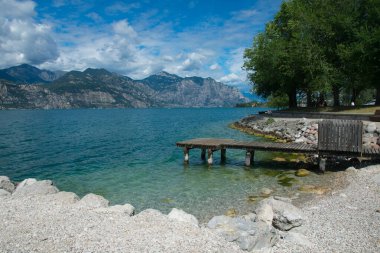 Güzel plajlı manzara, Garda Gölü, İtalya