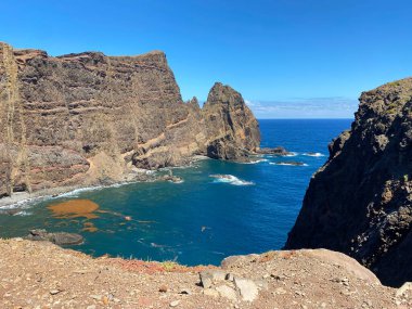 Madeira 'da güzel bir körfez. Volkanik ada. Madeira manzaraları. Sonsuz bahar adası. Portekiz 'deki Cape Saint Lawrence