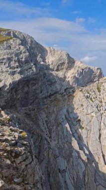 İtalya 'nın orta kesimindeki Abruzzo bölgesindeki Monte Camicia' nın zirvesinden güzel bir manzara.