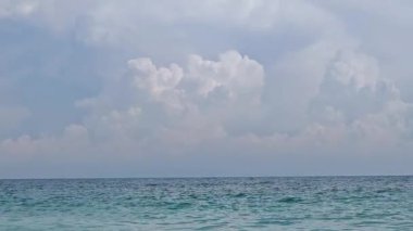 İtalya 'nın Sirolo bölgesinde, Adriyatik Denizi üzerinde Cumulonimbus bulutları