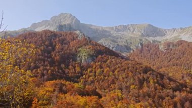 Yaz boyunca Monte Terminillo 'nun zirvesi. 2217 metre, Terminillo Dağı orta İtalya 'nın Apennine Sıradağları' nda yer alan Roma Dağı olarak adlandırılır.