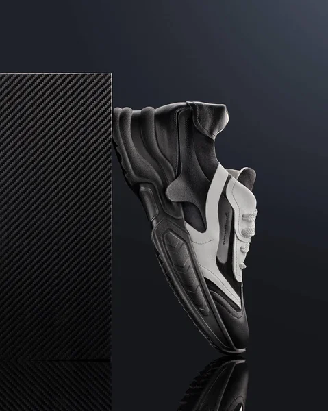 现代街上的鞋子是用石头做的 背景是灰色的 — 图库照片