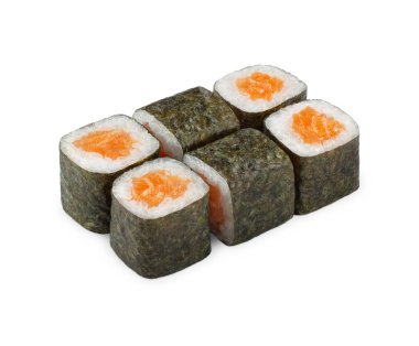 Somon fileto ile doldurulmuş lezzetli, sade maki dürümleri, pirinçli pirinçle kaplanmış, yakın plan beyaz arka planda izole edilmiş. Suşi bar menüsü