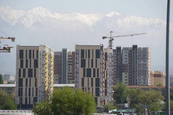 Almaty Kazachstan 2022 Bouw Van Een Hoogbouw Wooncomplex Nabij Een — Stockfoto