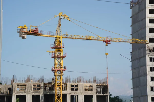 Almaty Kazajstán 2022 Construcción Complejo Residencial Gran Altura Cerca Cruce — Foto de Stock