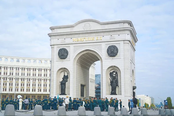 Astana Kazakistan 2022 Militari Preparano Concerto Vicino All Arco Trionfo — Foto Stock