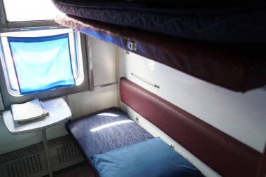 Almaty, Kazakistan - 05.20.2022 - Şilteli ve yataklı yolcular için koltuklar.