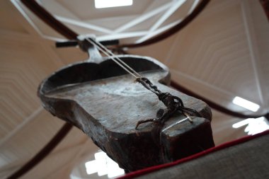 Almaty, Kazakistan - 03.17.2021: Kazak süslemeli antik ulusal müzik aletleri.