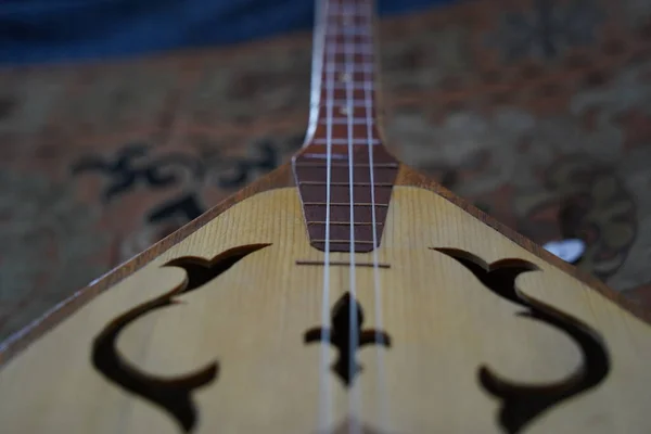 Almaty Kazajstán 2021 Antiguos Instrumentos Nacionales Cuerda Musical Con Adorno —  Fotos de Stock