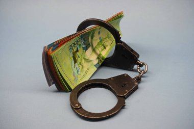 Almaty, Kazakistan - 04.06.2023: Kelepçe halkasındaki Kazakistan 'ın farklı banknotları