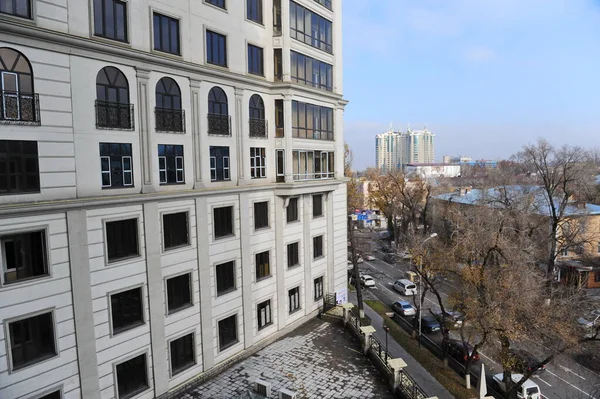 Almaty Kazakistan 2015 Veduta Delle Finestre Complesso Residenziale Più Piani — Foto Stock
