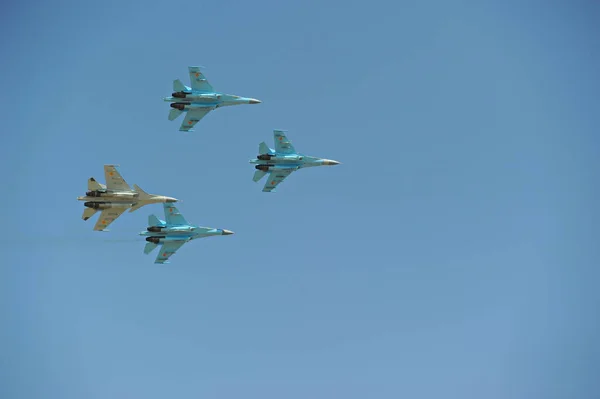 Almaty Kazachstan 2016 Obroty Bojowników Kazachskiego Lotnictwa Wojskowego Podczas Parady — Zdjęcie stockowe