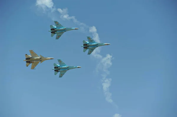 Almaty Kazajstán 2016 Giros Combatientes Aviación Militar Kazaja Durante Desfile —  Fotos de Stock