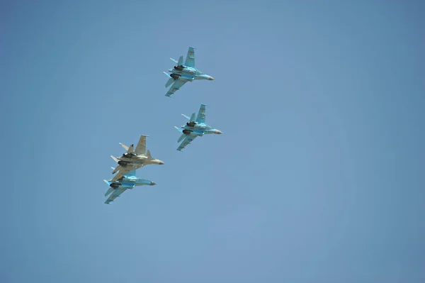 Almaty Kazajstán 2016 Giros Combatientes Aviación Militar Kazaja Durante Desfile —  Fotos de Stock