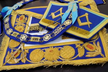 Almaty, Kazakistan - 07.26.2018: Tören kıyafetleri için Masonluğun çeşitli sembolleri.