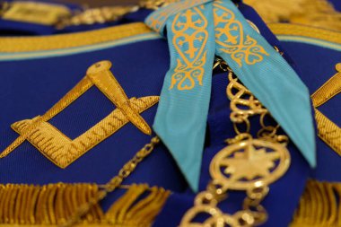 Almaty, Kazakistan - 07.26.2018: Tören kıyafetleri için Masonluğun çeşitli sembolleri.