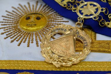 Almaty, Kazakistan - 07.26.2018: Tören kıyafetleri için Masonluğun çeşitli sembolleri.
