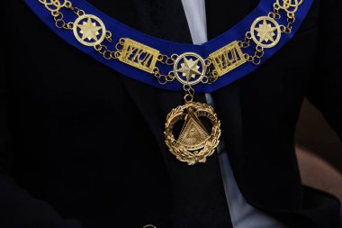 Almaty, Kazakistan - 07.26.2018: Tören kıyafetleri için Masonluğun çeşitli sembolleri.