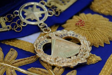 Almaty, Kazakistan - 07.26.2018: Tören kıyafetleri için Masonluğun çeşitli sembolleri.