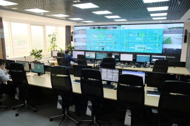 Almaty, Kazakistan - 04.25.2018: Kazak-Çin doğalgaz boru hattı AGP 'nin kontrol merkezi.