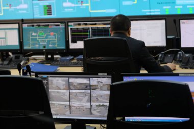 Almaty, Kazakistan - 04.25.2018: Kazak-Çin doğalgaz boru hattı AGP 'nin kontrol merkezi.