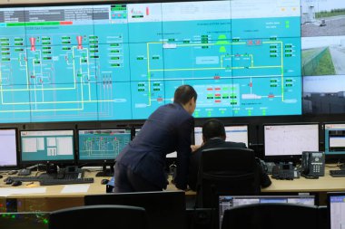 Almaty, Kazakistan - 04.25.2018: Kazak-Çin doğalgaz boru hattı AGP 'nin kontrol merkezi.