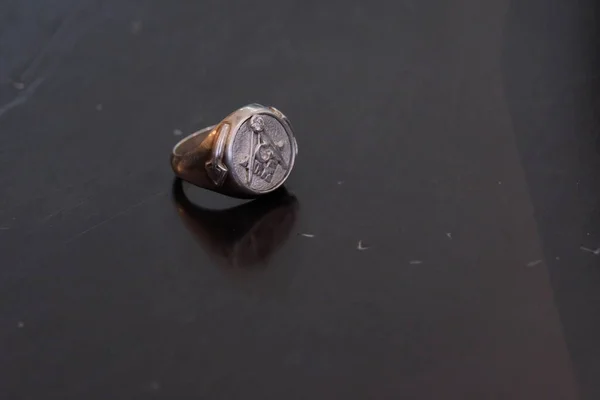 Almaty Kazajstán 2018 Anillo Con Los Símbolos Masonería Para Atuendo —  Fotos de Stock