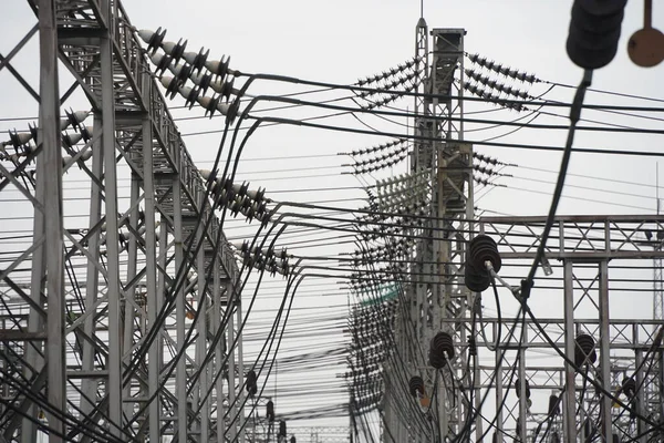 Almaty Kazakistan 2023 Linee Elettriche Con Induttori Stabilizzatori Nell Impianto — Foto Stock