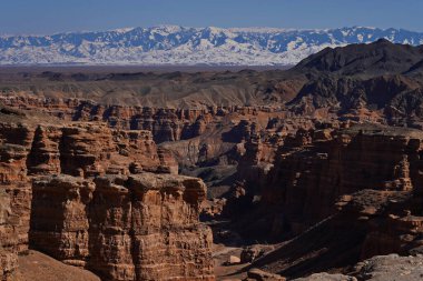 Charyn Kanyonu. Kaleler Vadisi. Ulusal Doğa Parkı.