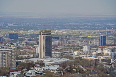 Almaty, Kazakistan - 04.07.2025: Kazakistan otelinin manzarası ve şehrin farklı mimarisi.