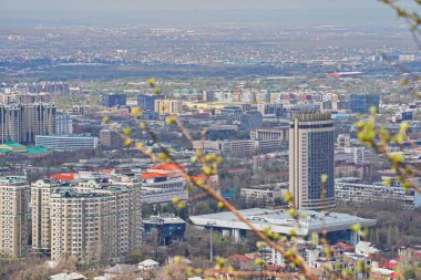 Almaty, Kazakistan - 04.07.2025: Kazakistan otelinin manzarası ve şehrin farklı mimarisi.