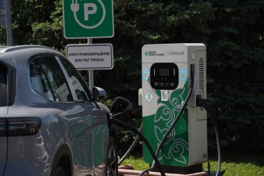 Almaty, Kazakistan - 05.06.2025: Elektrikli araba şarj istasyonu.