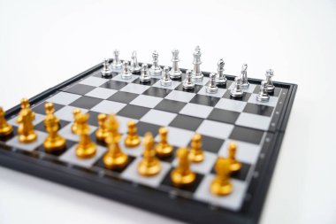 Parçalı bir satranç tahtası. Strateji, iş, politik oyunlar