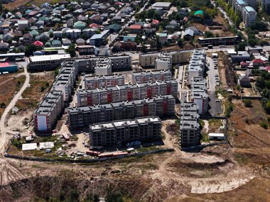 Almaty, Kazakistan - 08.29.2025: Çok katlı bina