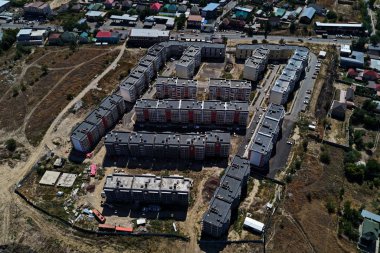 Almaty, Kazakistan - 08.29.2025: Çok katlı bina