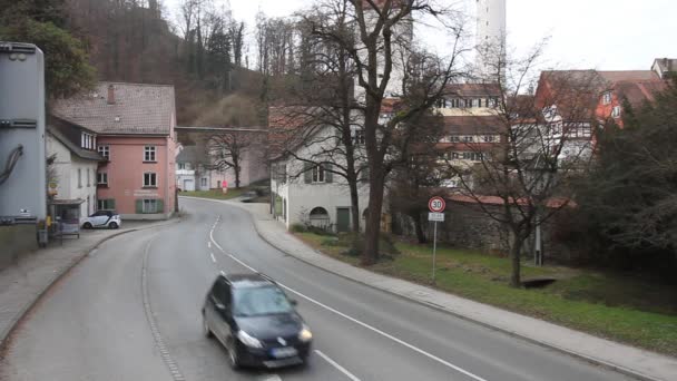Ravensburg 2023年3月5日 星期天汽车在拉文斯堡大街上的行驶 免版税图库视频