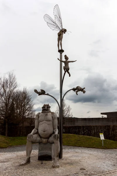 ドイツ プルレンドルフ エイプリル社2023年7日 Seepark Linzgauにおけるピーター レンクの若さの泉の彫刻 — ストック写真