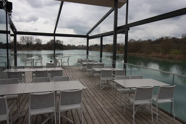 ドイツのプルレンドルフ エイプリル7 2023 4月上旬に訪問者なしでSeepark Linzgauのカフェ — ストック写真