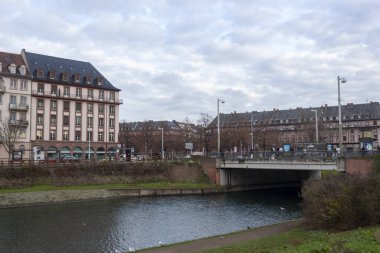 STRASBOURG, FRANCE - 5 HAZİRAN 2023: Fransa 'daki Strasbourg kentinin seddi üzerine