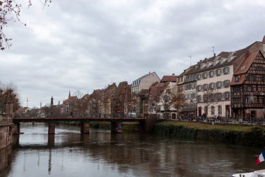 STRASBOURG, FRANCE - 5 HAZİRAN 2023: Fransa 'daki Strasbourg kentinin seddi üzerine