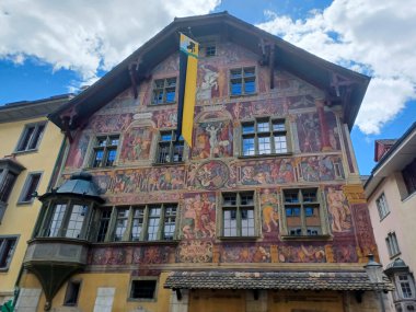 SCHAFFHAUSEN, SWitzERLAND - 26 Mayıs 2022: Tarihi Haus zum Ritter, eski şehir Schaffhausen, İsviçre