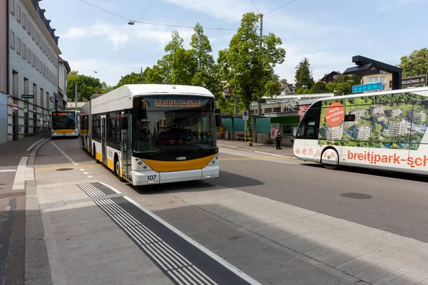 Schaffhausen Suiza Mayo 2023 Autobuses Personas Construcción Estación Tren Calle —  Fotos de Stock