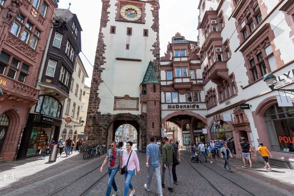 Freiburg Alemanha Maio 2023 Detalhe Arquitetônico Portão Martinstor Mais Antigo — Fotografia de Stock