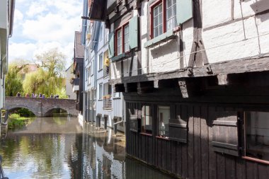 ULM, GERMANY - 29 Nisan 2023: Ulm 'un Balıkçı Mahallesindeki Resimli Evler