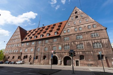 ULM, GERMANY - 29 Nisan 2023: Neuer Caddesi 'ndeki (Neuer Caddesi) Polis Karargahının Binası (Polizeipraesidium)