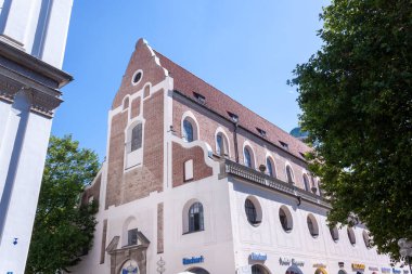 MUNICH, Almanya - 23 Ağustos 2022: Eski Augustinian kilisesinde Bavyera Avcılık ve Balıkçılık Müzesi