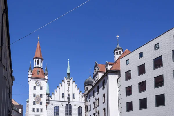 14世紀のゴシック様式の市庁舎で 時計塔とおもちゃ博物館があります ドイツのバイエルン州ミュンヘン — ストック写真