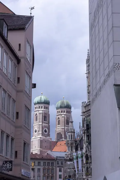 Munich Germany June 2022 Street Munich Houses Two Towers Frauenkirche — Stock Photo, Image